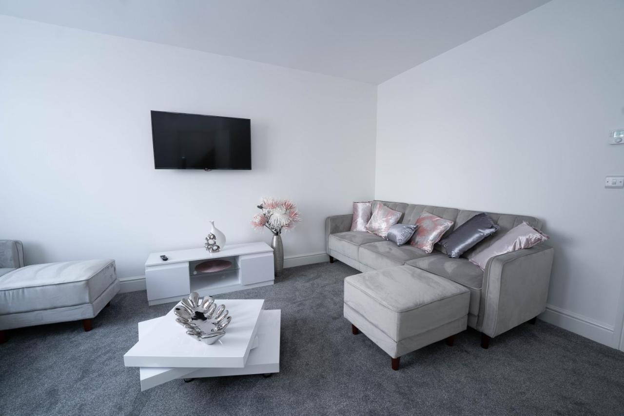 Entire Modern Home With Private Parking For 6/8 Persons Worksop Exterior photo
