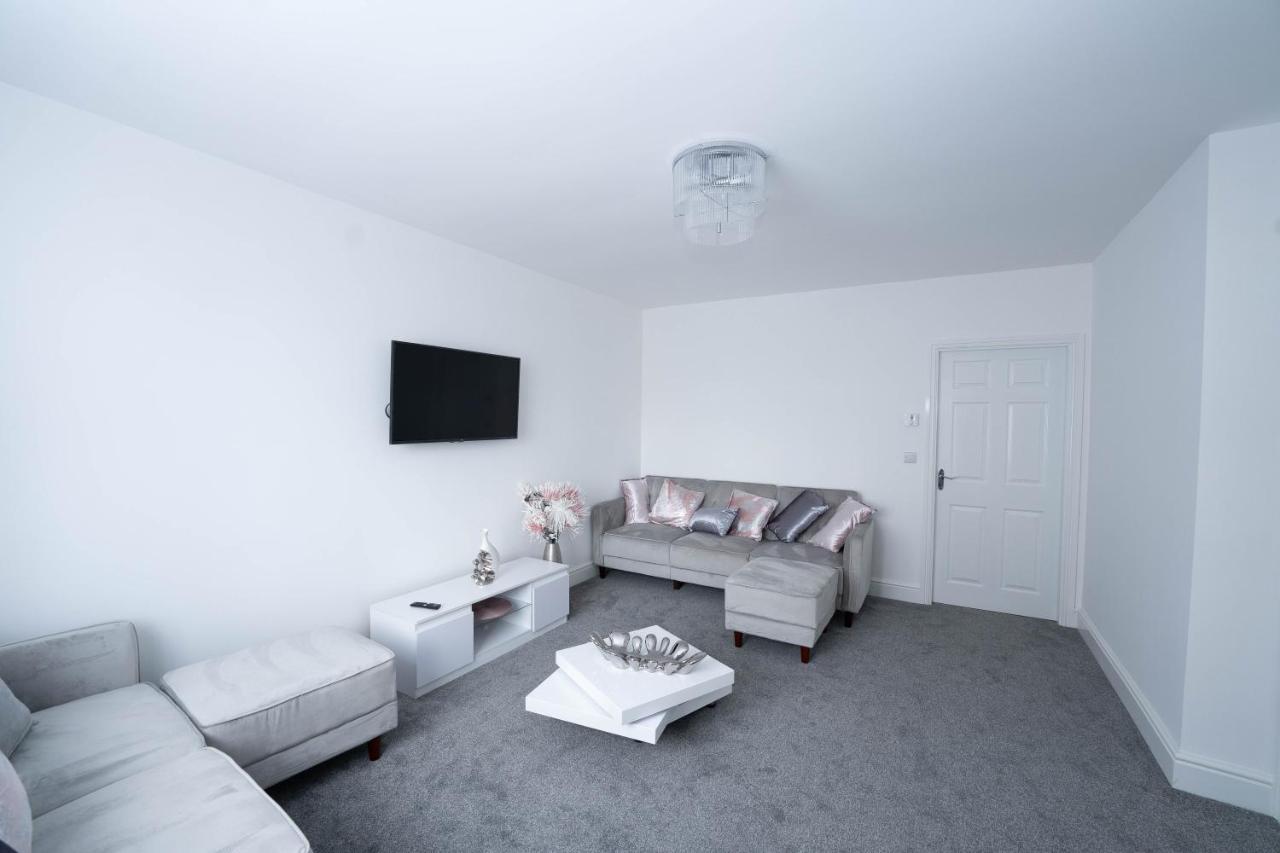 Entire Modern Home With Private Parking For 6/8 Persons Worksop Exterior photo