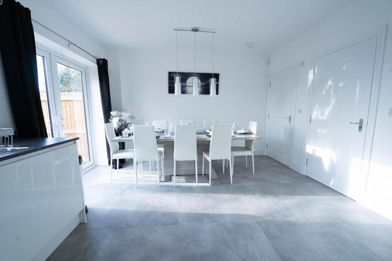 Entire Modern Home With Private Parking For 6/8 Persons Worksop Exterior photo