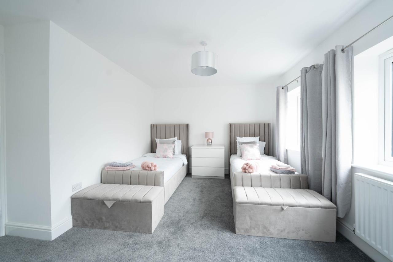 Entire Modern Home With Private Parking For 6/8 Persons Worksop Exterior photo