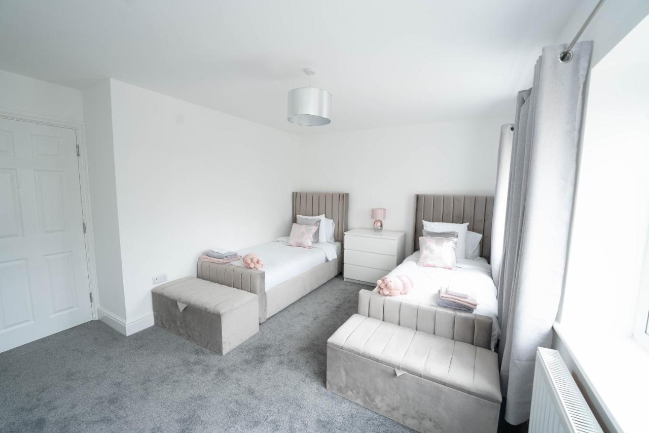 Entire Modern Home With Private Parking For 6/8 Persons Worksop Exterior photo